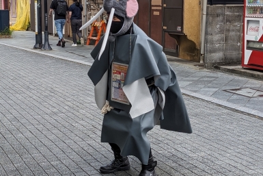 ナウマンさんとアートの街を歩きましょう